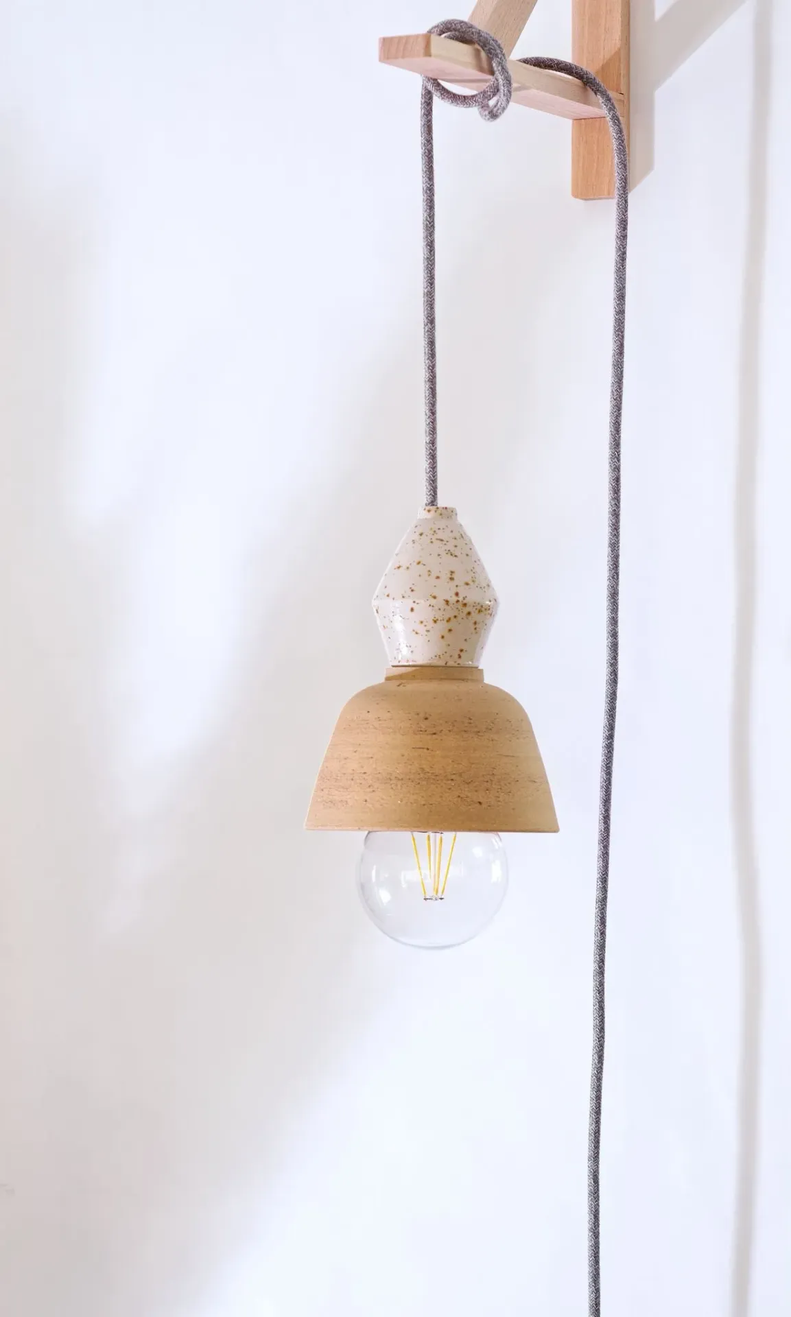 Suspension céramique 2 pièces clair avec interrupteur et prise - Orrae